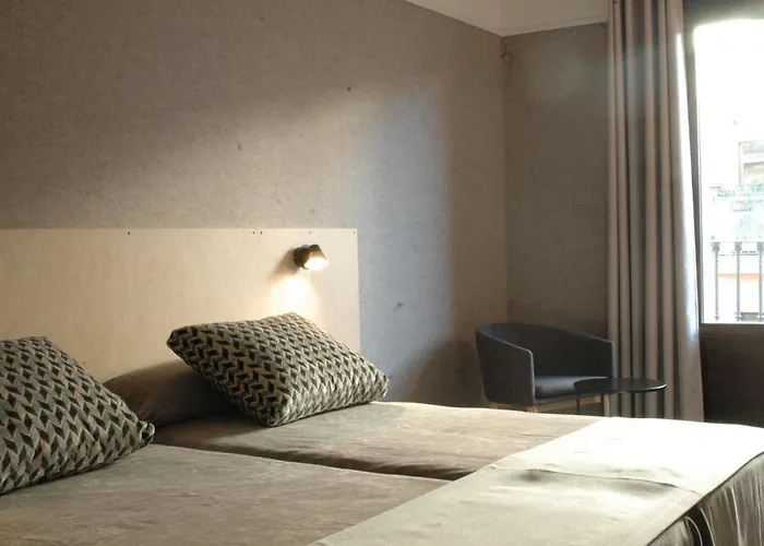 Raval House فندق 3*