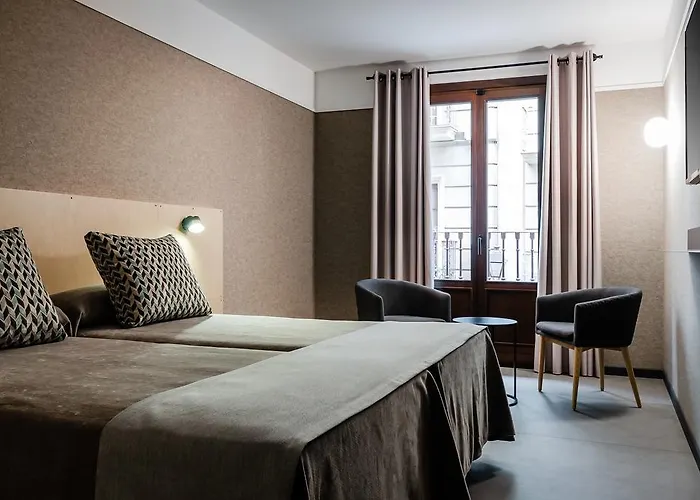 Raval House فندق