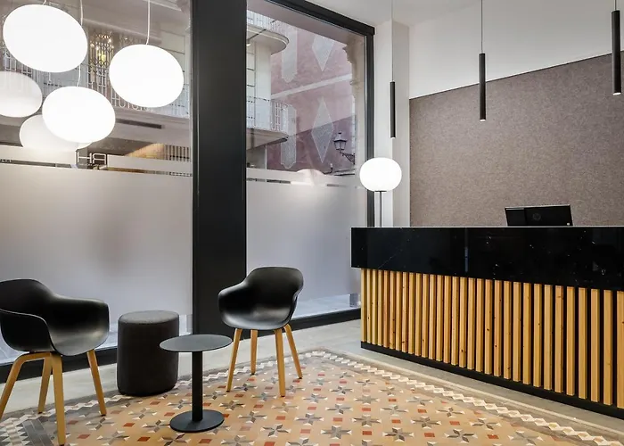 فندق Raval House