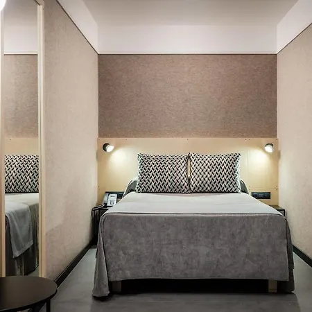Raval House Hotell 3*