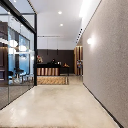 酒店 Raval House 3*