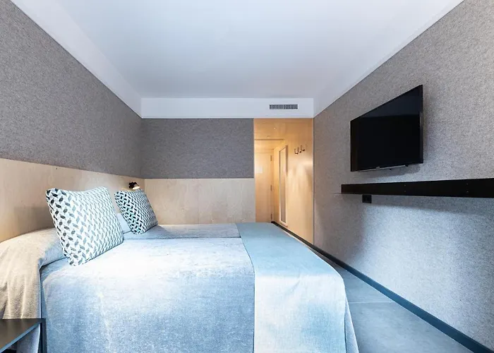 Raval House Hotel 3*