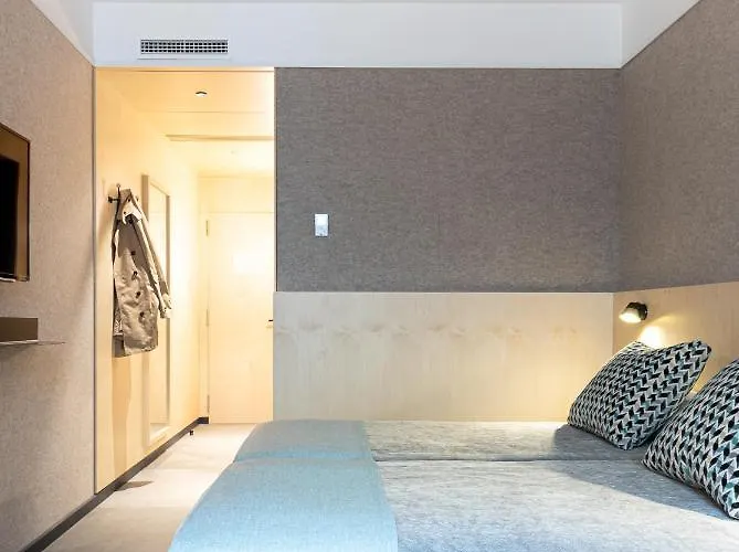 Raval House Hotel 3*