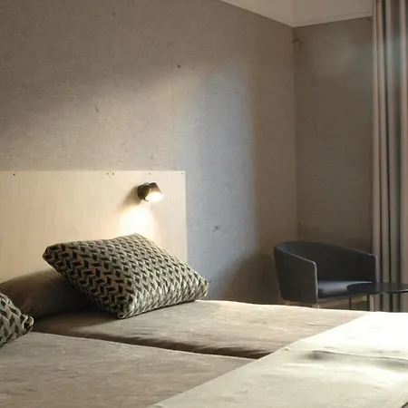 Raval House Hotel 3*