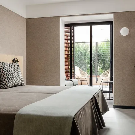 Hotell Raval House 3*
