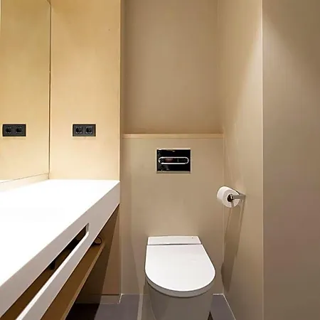 Raval House 3*