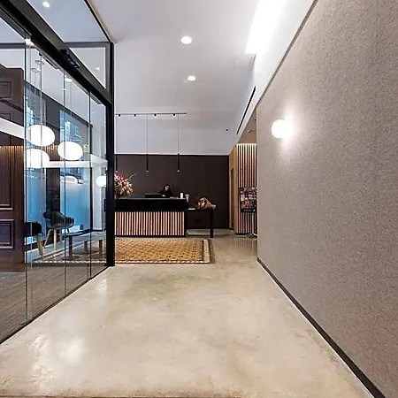 Raval House 3*