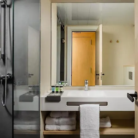Raval House Hotel 3*