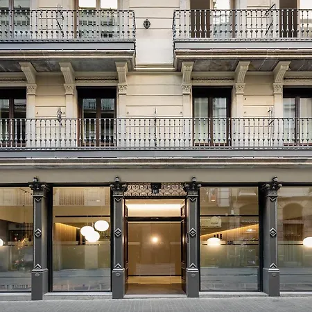 Raval House Hotell