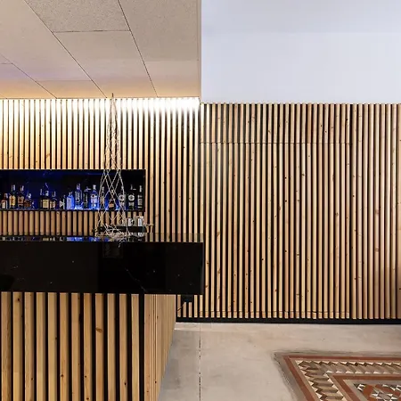 Raval House Hotell