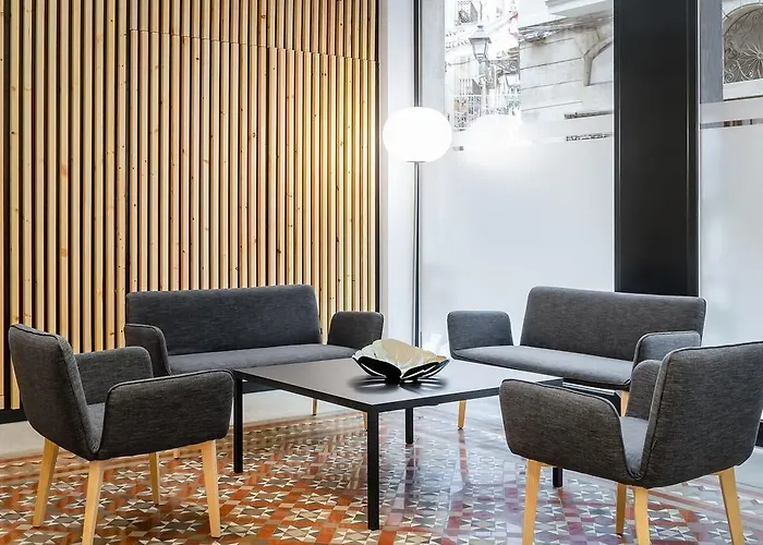 Raval House Szálloda