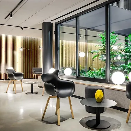 Raval House מלון