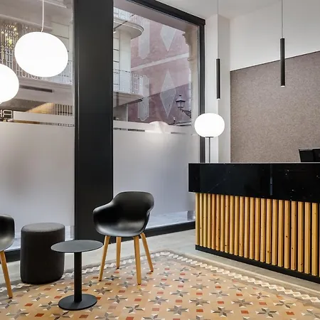 מלון Raval House