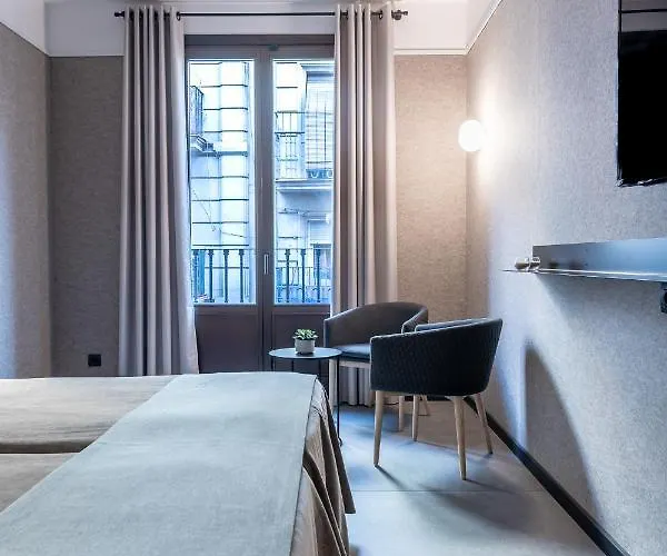 Raval House Hotel 3*