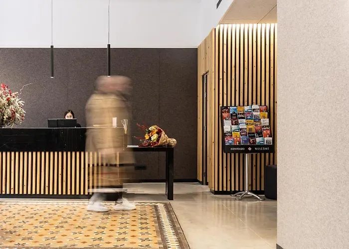 Raval House 3*